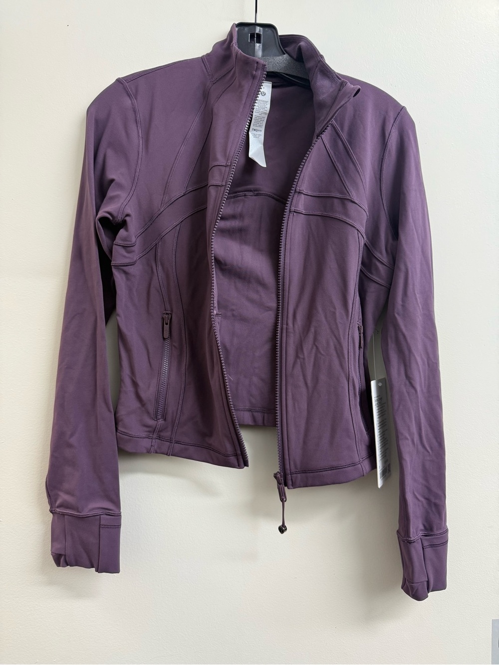 LuluLemon Define Cropped Jacket Nulu in Grape Thistle - Picture 3 of 4